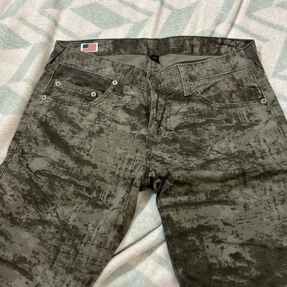 True Religion Camo 100% Cotton thin denim. Sz30